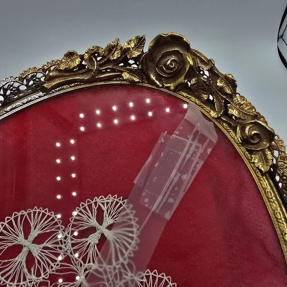 Vintage Metal Glass‎ Tray With Glass Top Chrocheted 1907 Tatting Doily